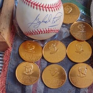 Autographed HOF Baseball with BUSCH Stadium Commerative Coins(8)